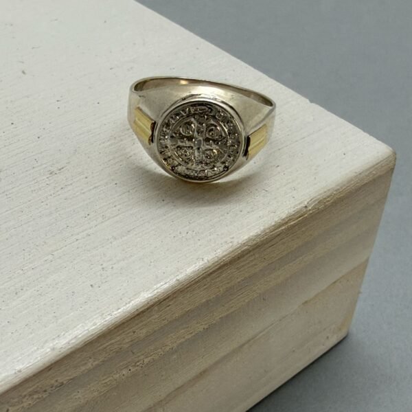 Anillo San Benito V